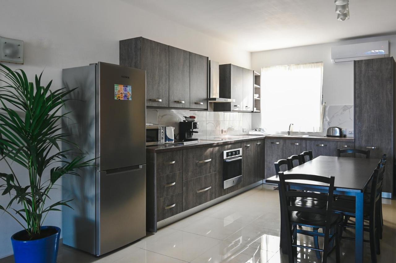 Anici Crt Penthouse 4 - With Private Rooftop Pool Victoria Exterior foto